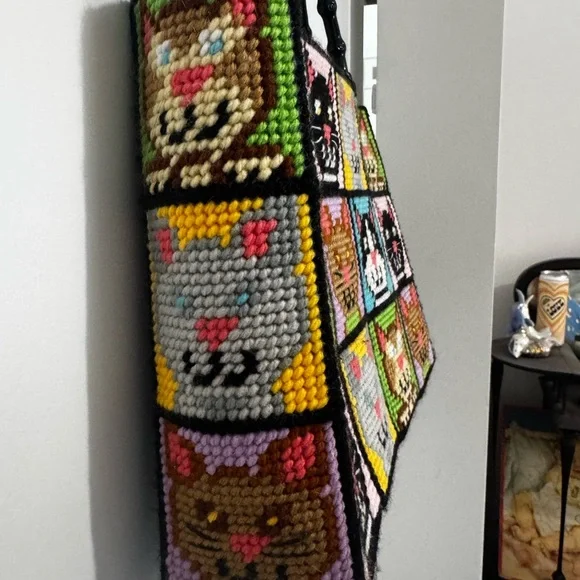 Vintage crochet/cross-stitch Colorful Cat Pattern Tote Bag - Picture 4 of 5